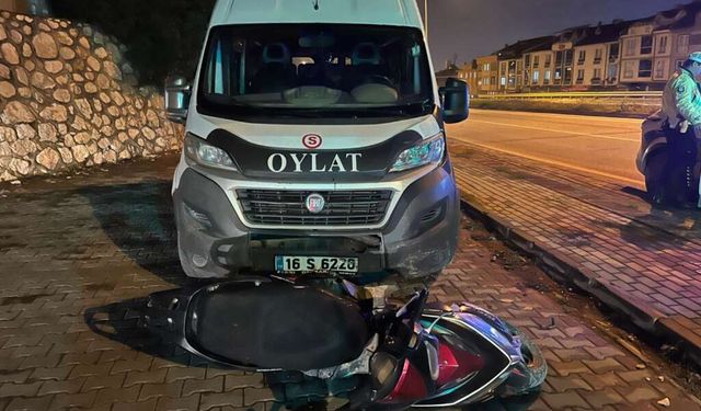 Bursa’da minibüs ile motosiklet kafa kafaya çarpıştı: 1 ağır yaralı