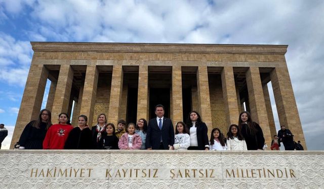 Başkan Aydın, çocuklar ile Ata’nın huzurunda