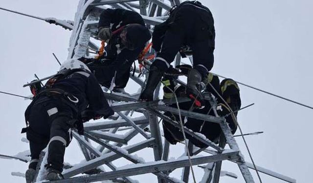 Arıza gidermek için çıktı, elektrik akımına kapıldı