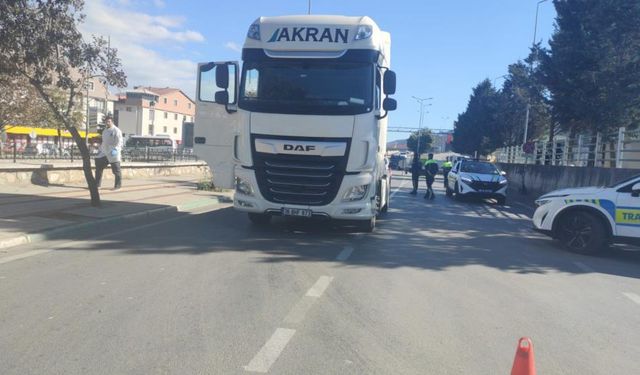 Bursa’da feci kaza: TIR’ın altında kaldı!