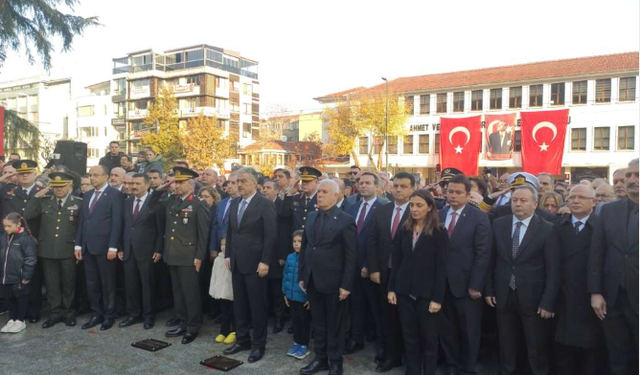 Bursa, Ata’sını andı… Heykel’de tören düzenlendi