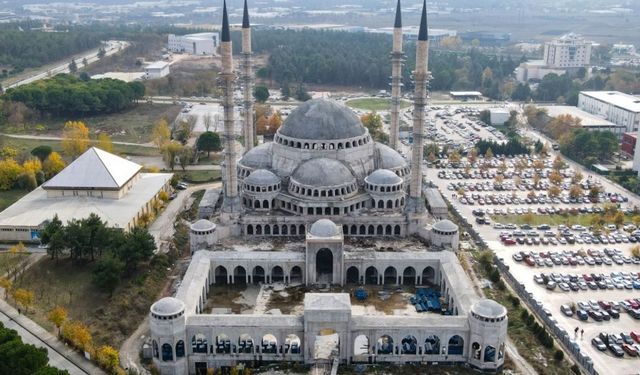 Uludağ Üniversitesi'ndeki cami inşaatı yükseliyor