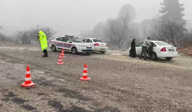 Bursa'da kar yağışı sürücüleri zorladı