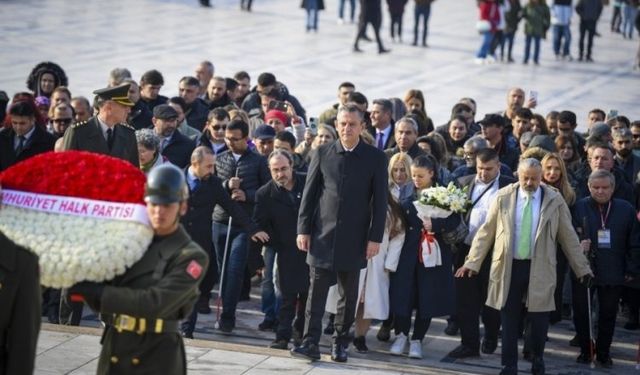 Başkan Özel, engelli bireylerle birlikte Anıtkabir'i ziyaret etti