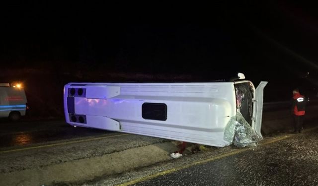 Kastamonu’da midibüs devrildi: 1 ölü, 23 yaralı