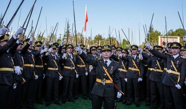 Teğmenler için karar günü belli oldu!