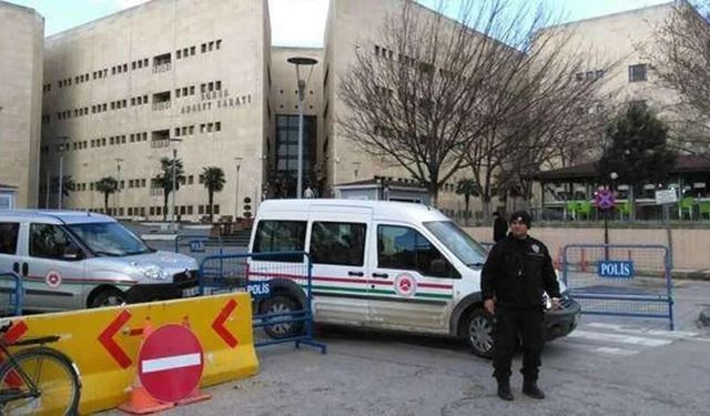 Bursa Adliyesi'nde dehşet: 2 ölü 2 yaralı!