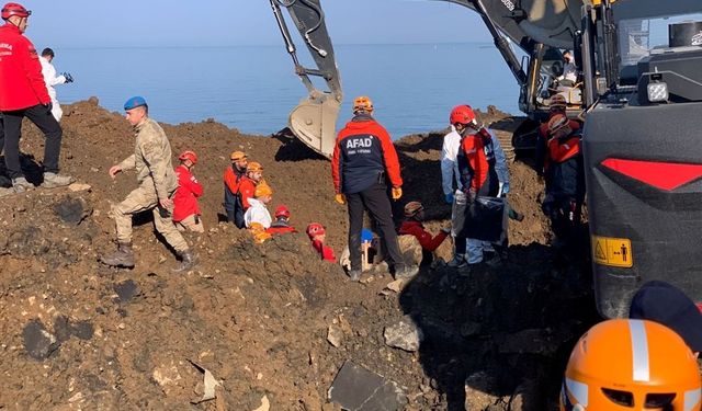 Heyelan felaketi! Cansız bedenlere ulaşıldı