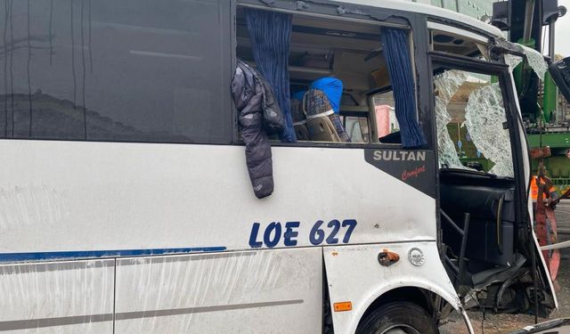 Maltepe’de minibüs devrildi: 1 ölü, 7 yaralı