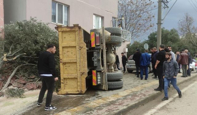 Bursa’da belediye kamyonu kaza yaptı