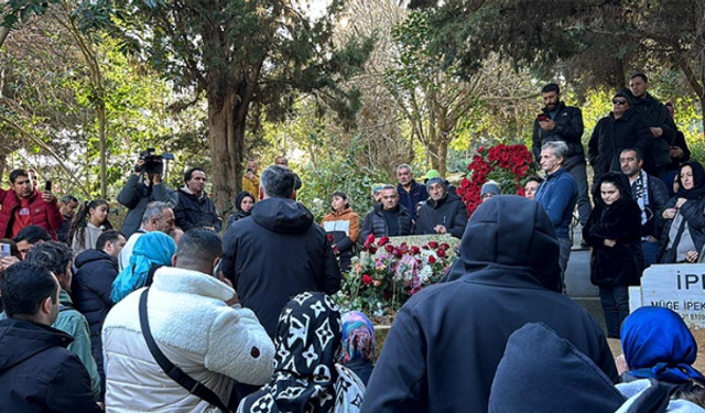 Ferdi Tayfur’un sevenleri kabrine akın etti