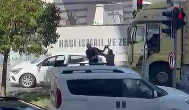 İstanbul trafiğinde çekiçli dehşet
