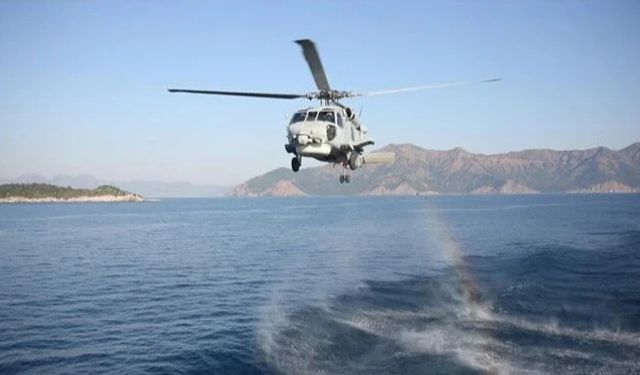 Askeri helikopter denize acil iniş yaptı!