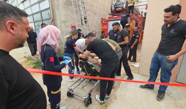 İşçinin bacakları makineye sıkıştı!
