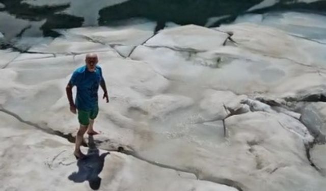 Haziranda buzlu gölde yüzdüler!