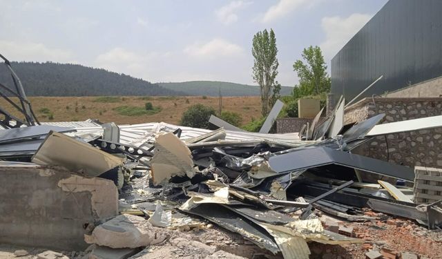 Bursa’daki kaçak fabrikaya yıkım!