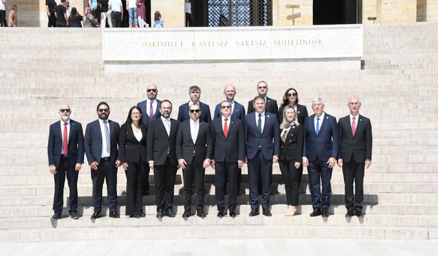 BALKANTÜRKSİAD'dan Anıtkabir ziyareti