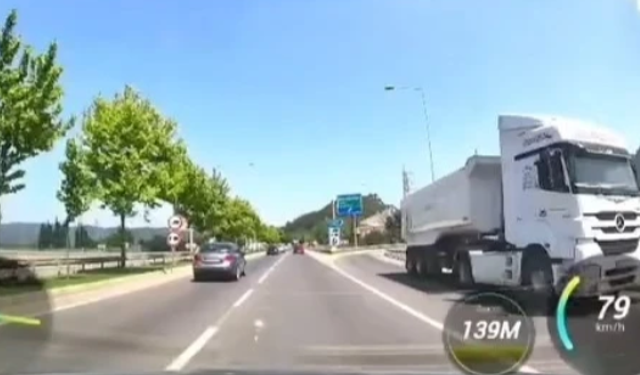 Tır sürücüsü otobanda tersten gitti