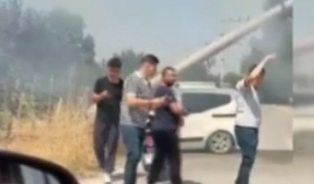 Bursa'da kamyonet direği devirdi!