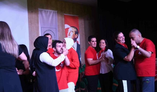 Bursa’da engelli bireylerden özel Zafer kutlaması