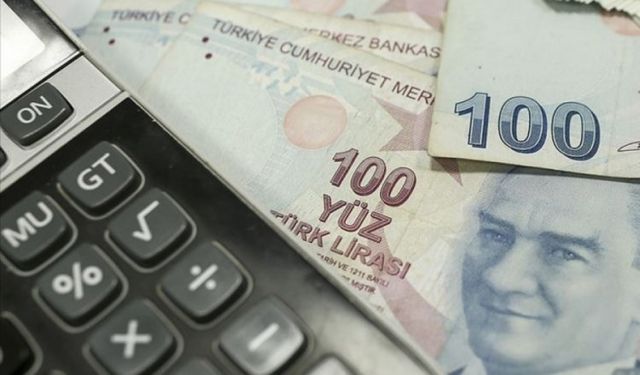 Merkez 2,5 puan daha düşürdü
