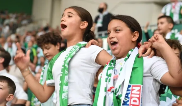 Başkanı Aydın çocukları Bursaspor maçına götürdü