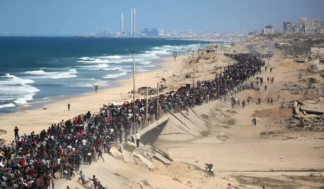 Gazzeliler evlerine dönmeye başladı