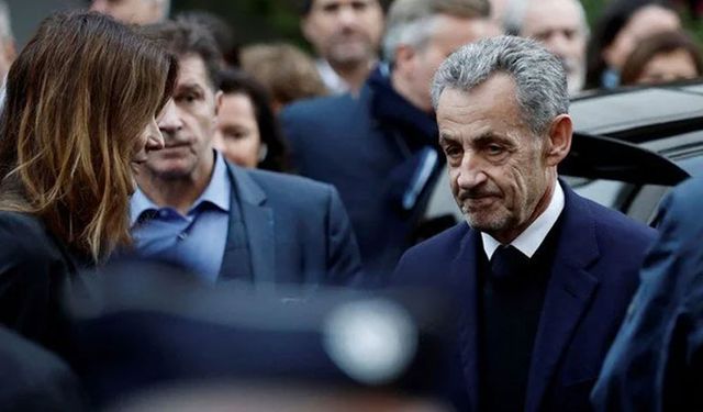 Tarihte bir ilk: Sarkozy cezaevinde