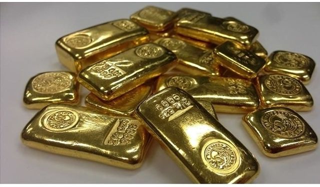 Altın zirveden geri döndü