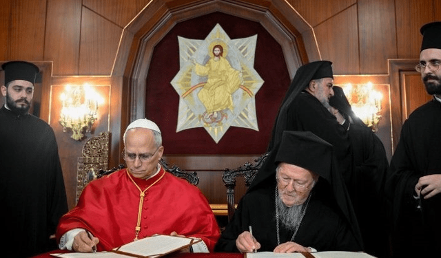 Papa, Fener Rum Patrikhanesi'ni ziyaret etti