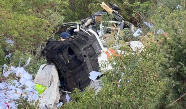 TIR uçuruma yuvarlandı: 2 ölü!