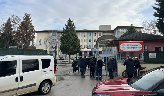 Lise bahçesinde rehine krizi