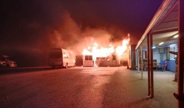 Mudanya'da durağı alevler sardı!