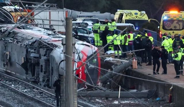 İspanya'da hızlı tren kazası: 39 ölü