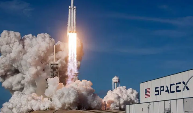 Elon Musk, ay şehri için tarih verdi