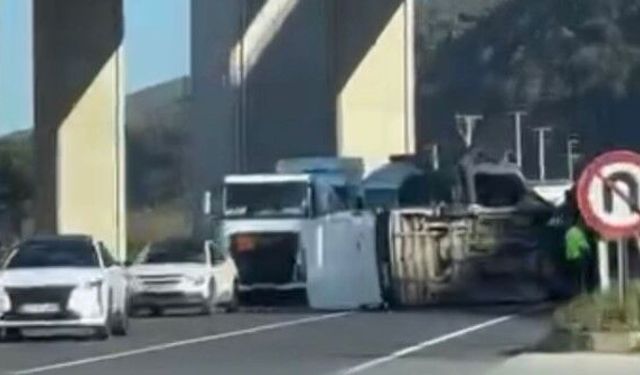 Minibüs karşı şeride savruldu!