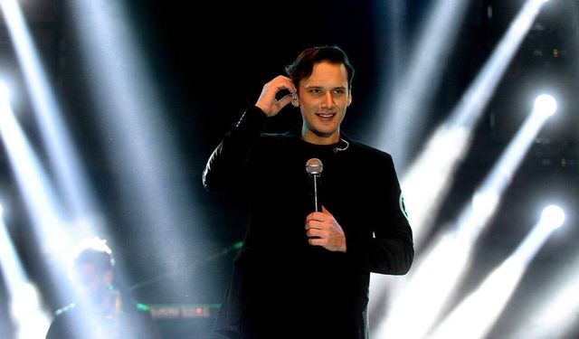 Şarkıcı Edis gözaltına alındı