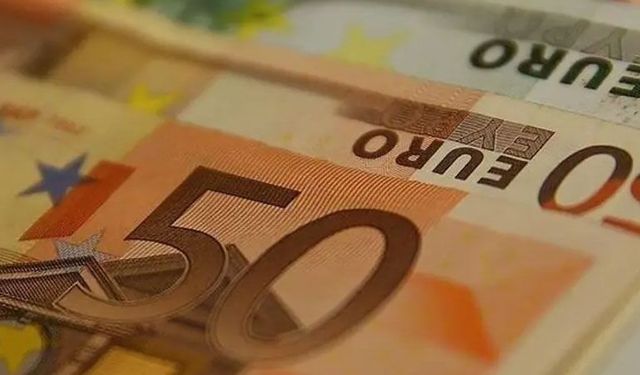 Euro iki ayın dibine yaklaştı