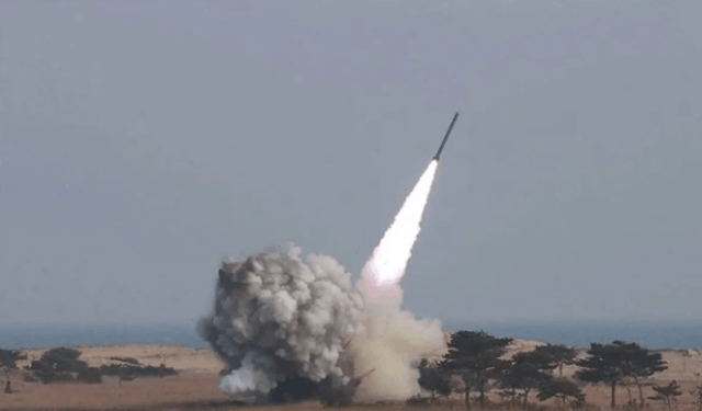 Yemen'deki Husiler, İsrail'e füze fırlattı