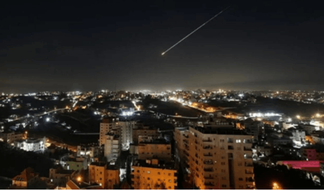 İran'da fabrikaya füze saldırısı!