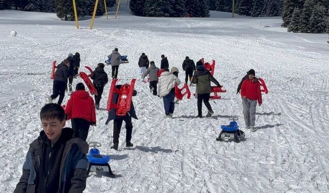 Uludağ onlara kaldı: Kar var, tatilci yok