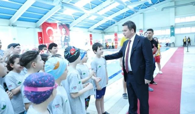 23 Nisan'a özel yüzme şenliği!