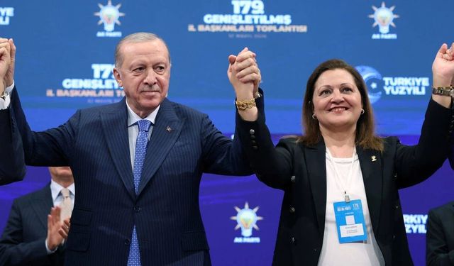 BURCU KÖKSAL AK PARTİ'YE GEÇTİ