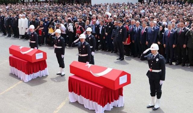 ŞEHİT POLİSLERE ACI VEDA