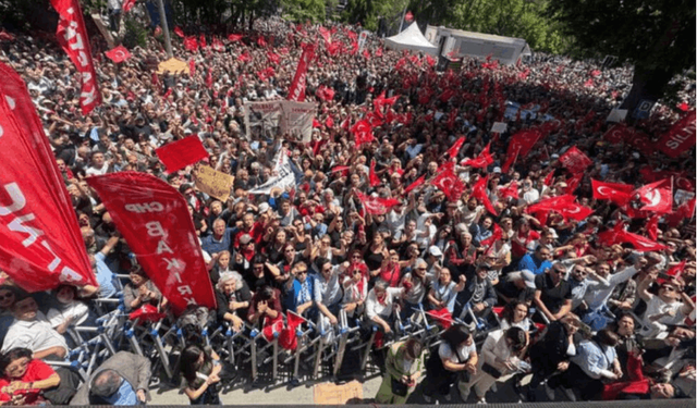 CHP'liler, Özel öncülüğünde Anıtkabir'e yürüyor