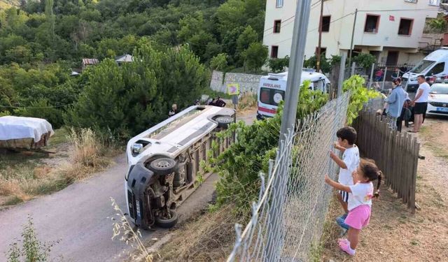 Bursa’da feci kaza! Servis devrildi