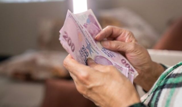 EN DÜŞÜK EMEKLİ MAAŞI DÜZENLEMESİ MECLİS'TEN GEÇTİ