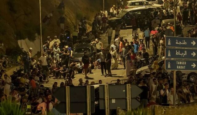 İSPANYA'YI SARSAN GÖÇMEN AKINI!