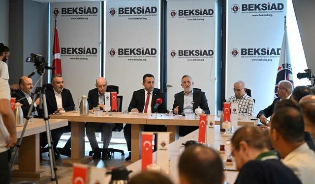 Burkay, BEKSİAD üyeleriyle bir araya geldi