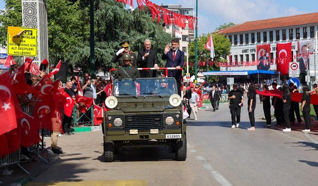 BURSALILAR, 30 AĞUSTOS ZAFER BAYRAMI COŞKUSUNA ORTAK OLDU